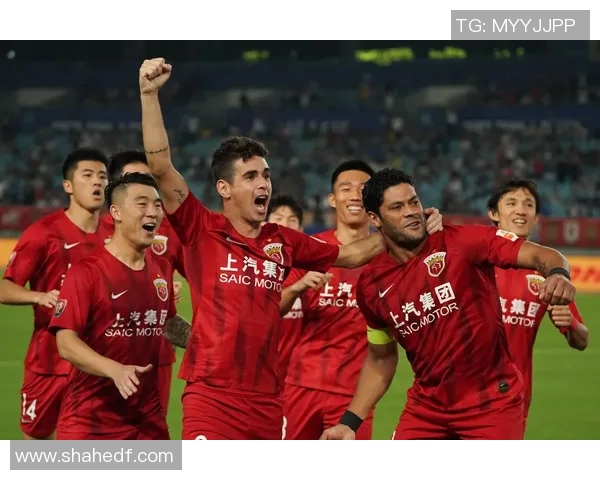 上海上港迎战延边富德争夺中超联赛关键三分之战