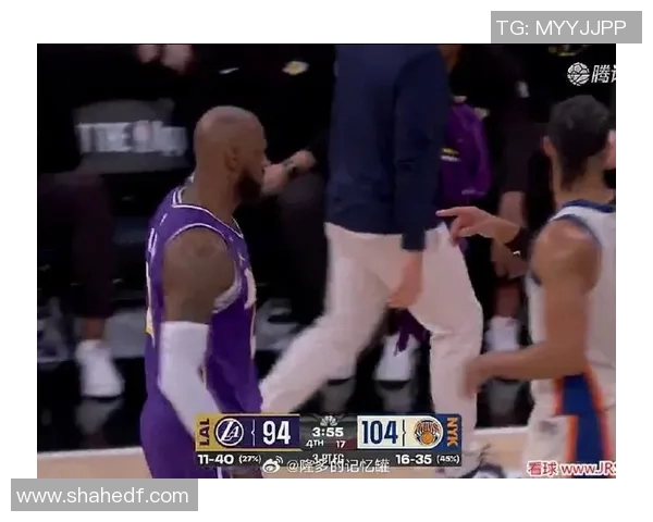 尼克斯与湖人精彩对决全场录像回放及精彩瞬间分析